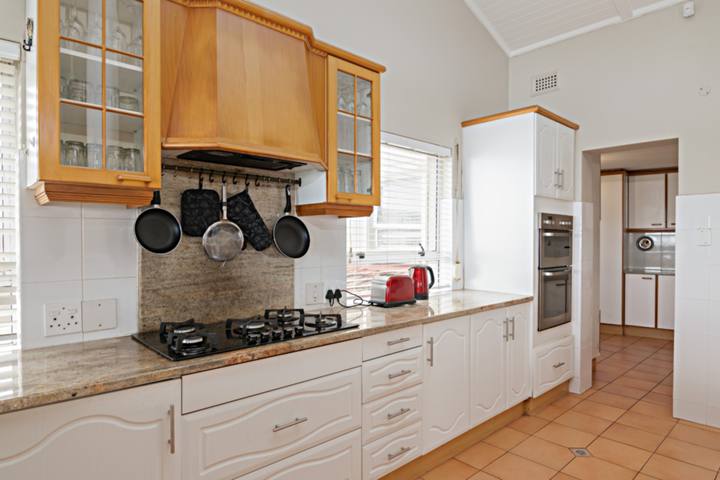 Comp Beach Road 25 Kitchen